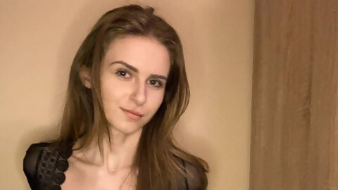 18yo, can you lift me with 1 hand?🥰