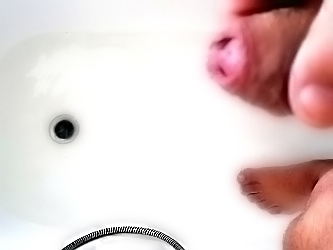 wichsen in der Wanne