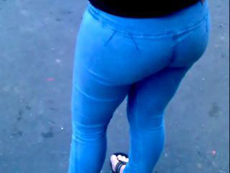 culona de jeans azules